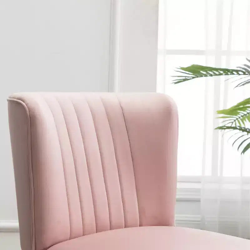 Fauteuil d'appoint en velours rose avec pieds en bois